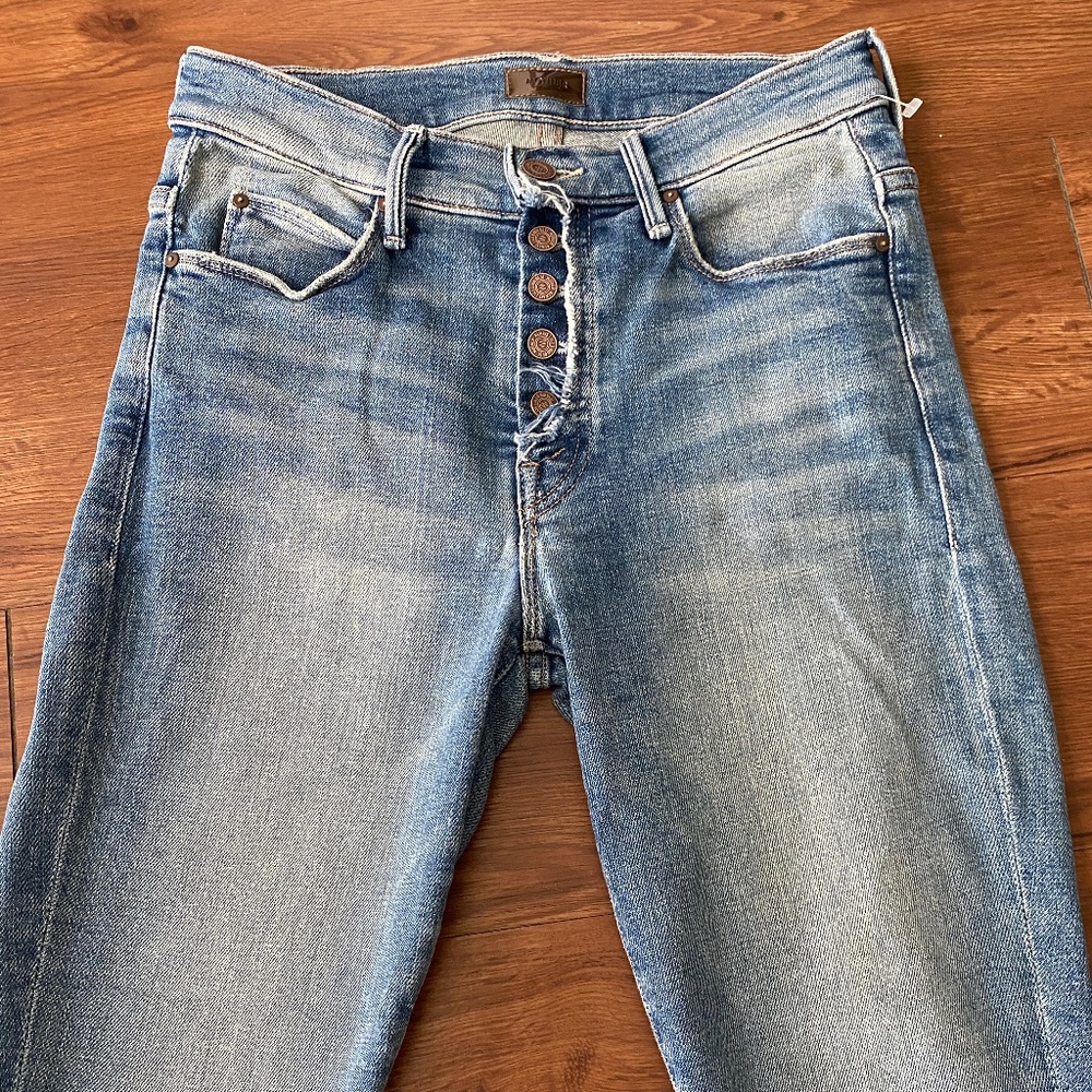 Mother Denim The Fly Cut Stunner Ankle Fray